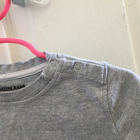 FINAL MARKDOWN Unisex Calvin Klein jeans tee 12 months - Picture 2 of 3